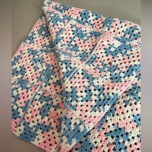 Crochet baby Blanket, lap blanket-Pink, Blue, white, new. Handcrafted. Granny Sq